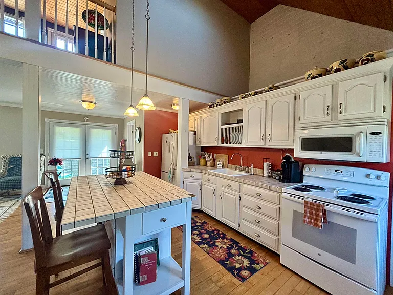 353 Forest Rd — Photo 11
