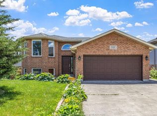 707 Sarah Ct, Windsor, ON N9G 2Y7