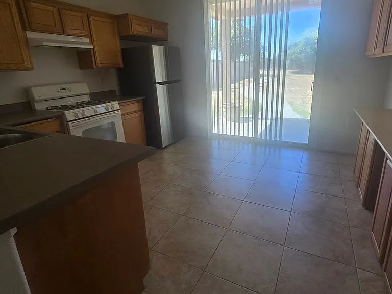 2068 W Merritt St — Photo 10