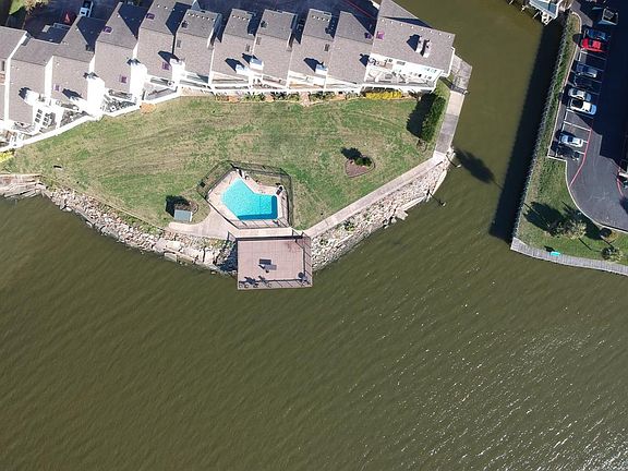3rd image of 18 Mariner Village Dr