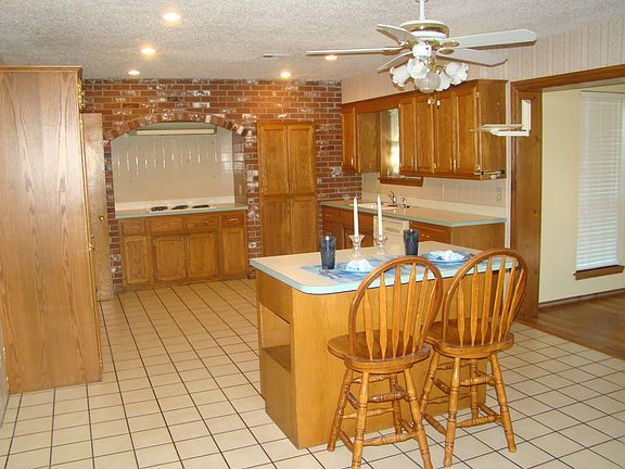 Open Kitchen w/floating island