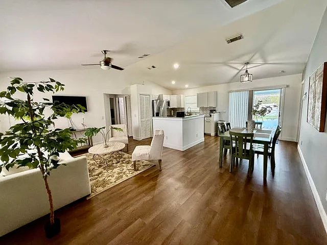 3 bed, 1125 sqft, $3,200 — Photo 4