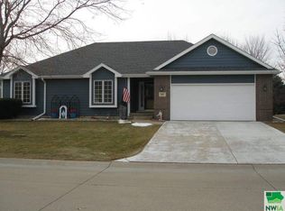 417 Eagle Cir, Dakota Dunes, SD 57049