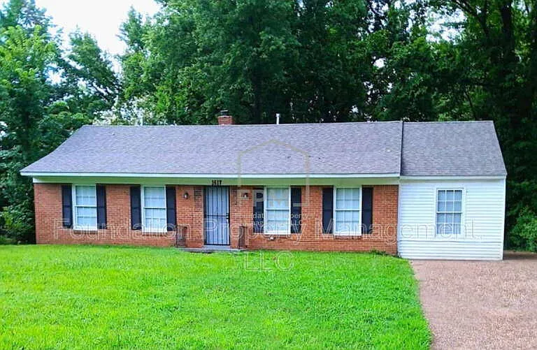 1617 Haywood Ave — Photo 1