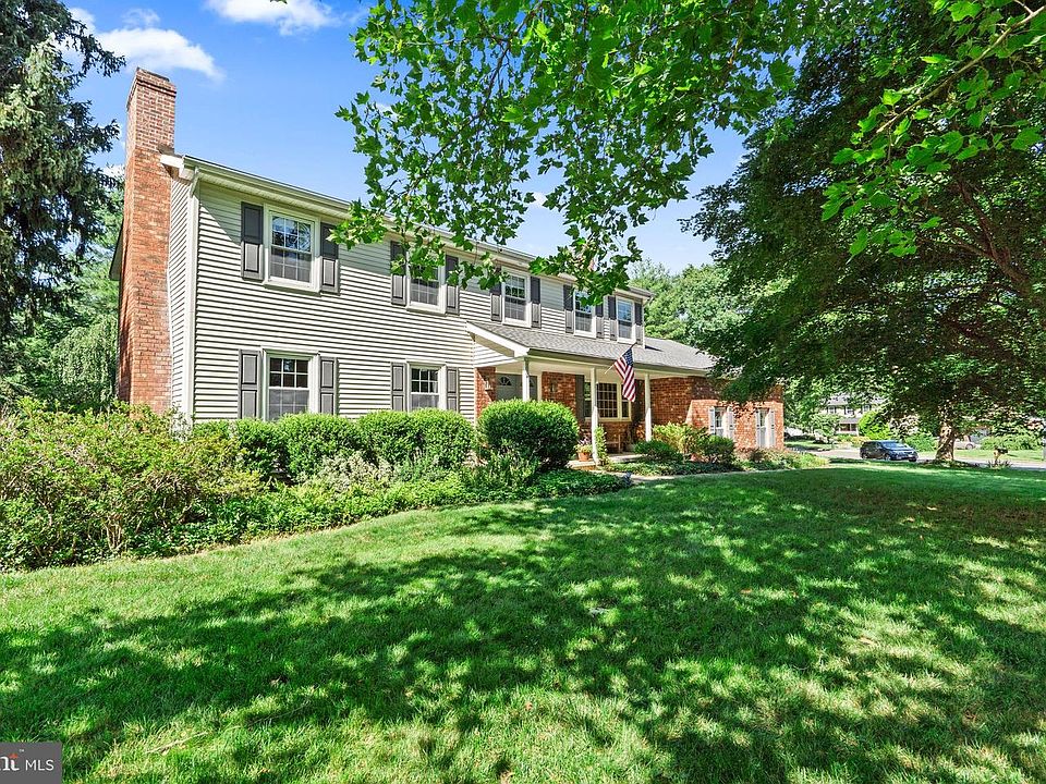 1st image of 14 Springwood Dr