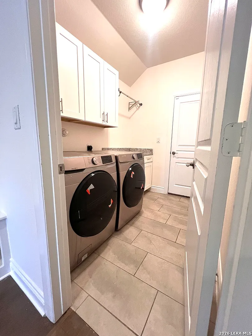 5 bed, 3223 sqft, $2,700 — Photo 3