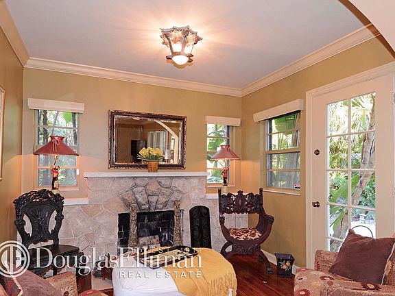 5th image of 319 Seaspray Ave
