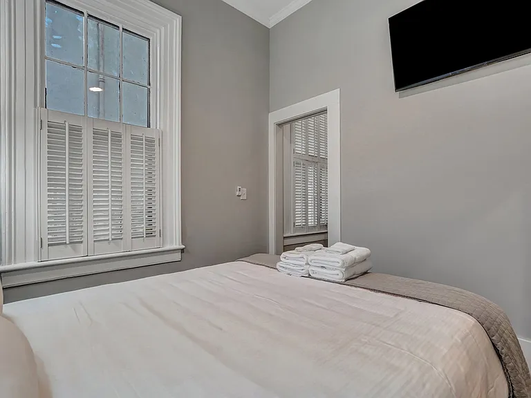108 E Harris St — Photo 23