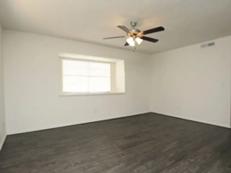 1304 Wylie Rd — Photo 9
