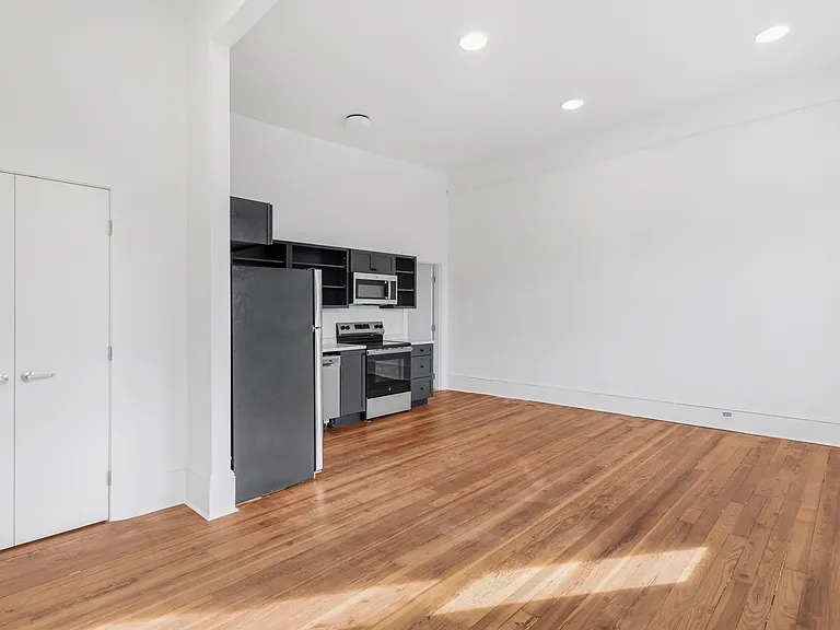 Cates Block Apartments — Photo 13