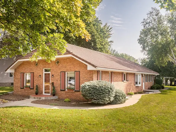 321 Central Ave SE, Orange City, IA 51041