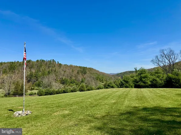 237 Caddis Fly Dr, Sugar Grove, WV 26815