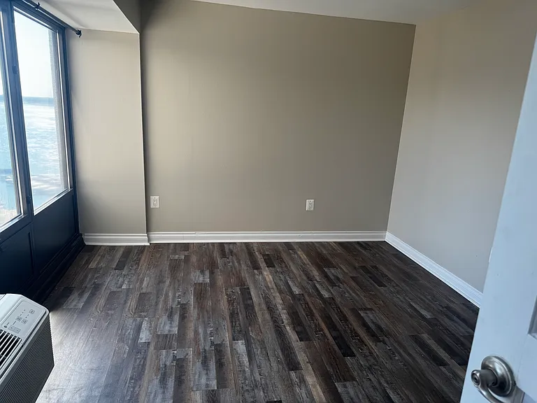 300 Riverfront Dr #11G — Photo 12