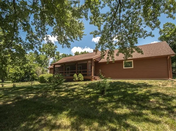 918 King St, Baldwin City, KS 66006