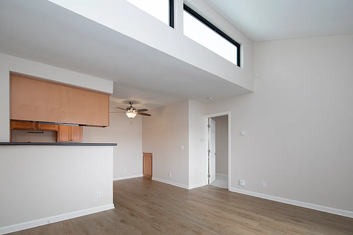 Building Photo - 1237 N Vulcan Ave #H