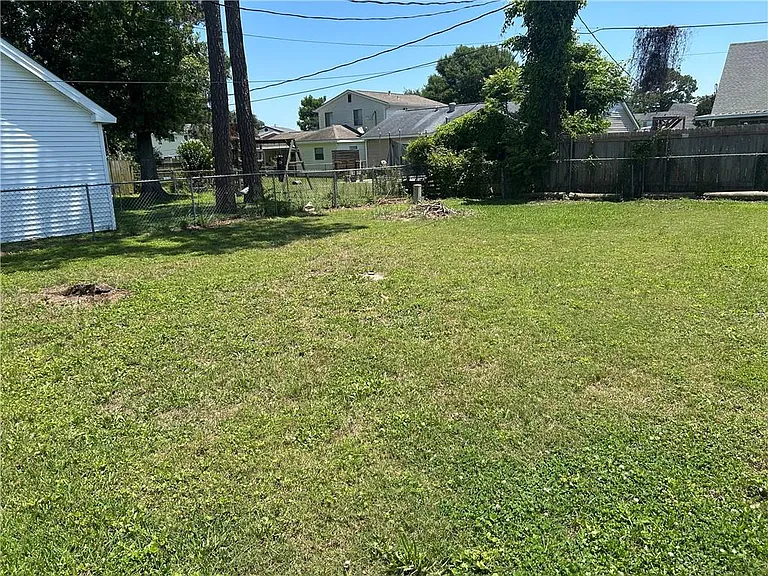 725 Oakwood Dr — Photo 9