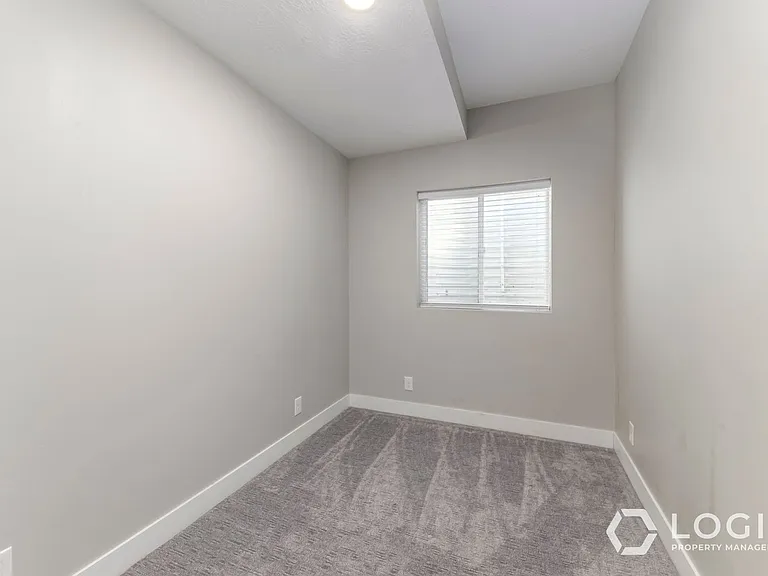 935 W 200 N — Photo 13