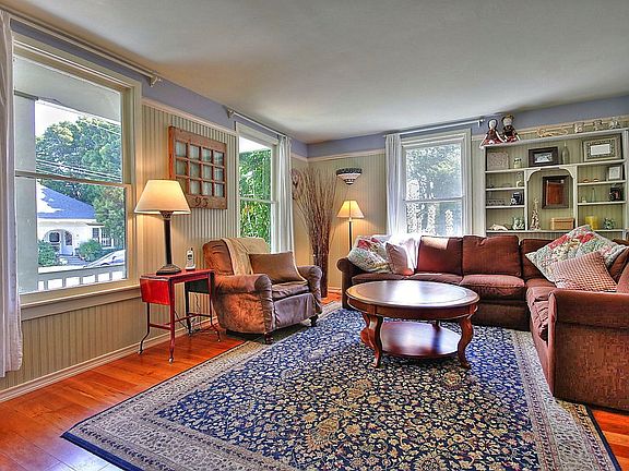 4th image of 10 Laurel Ave