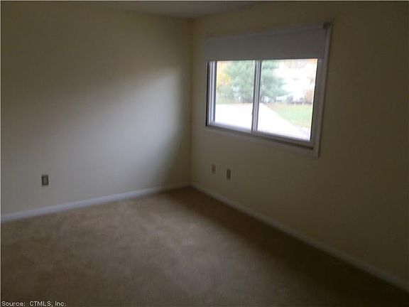 5th image of 63 Oak Forest Dr