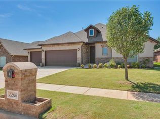 2208 Valley Holw, Norman, OK 73071