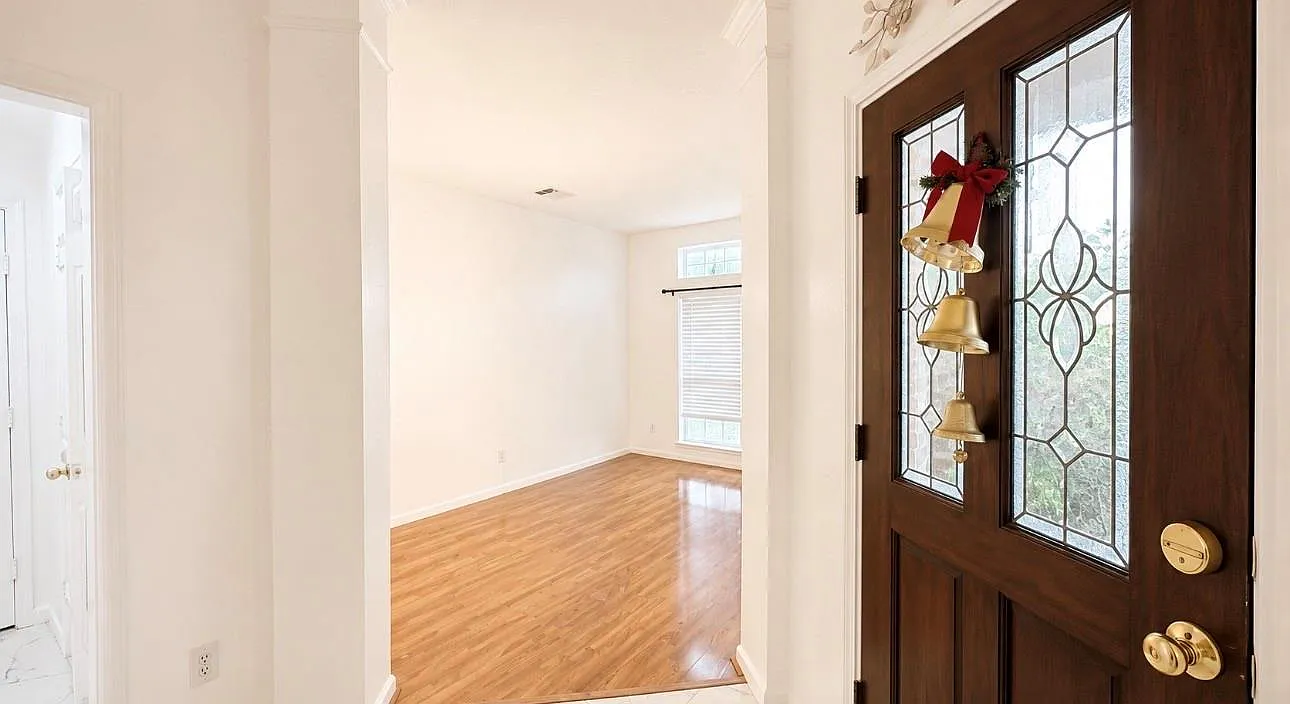 4 bed, 2.5 bath, 2790 sqft, $2,750 — Photo 3