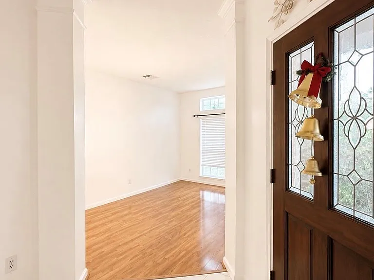 423 Blossomwood Dr — Photo 3