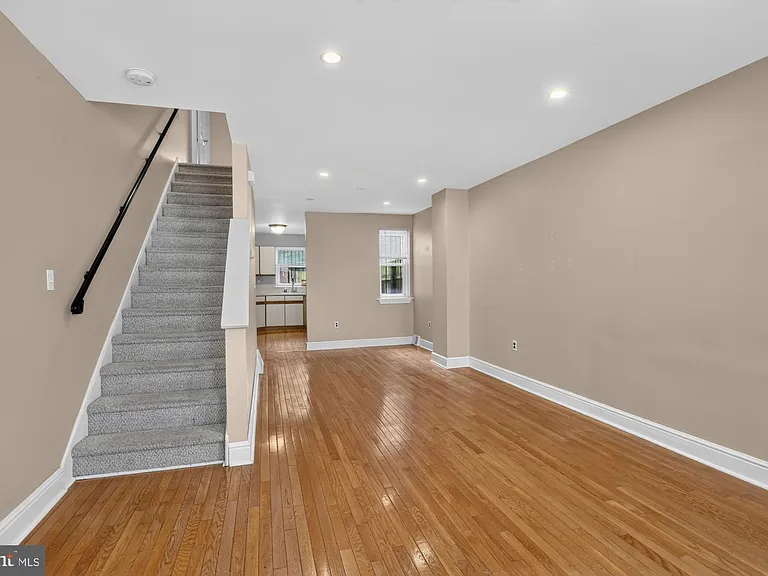 2645 Bainbridge St — Photo 1