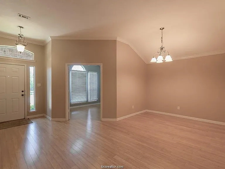 936 Whitewing Ln — Photo 7