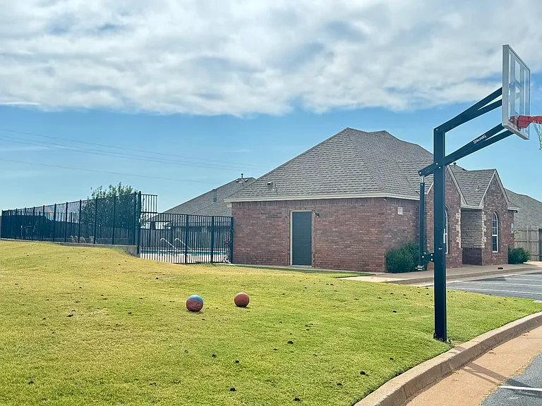 17225 Ridgewood Dr — Photo 38
