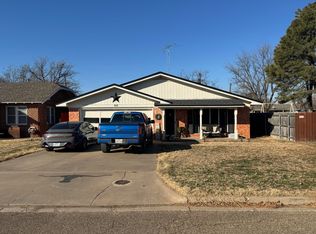 210 4th St, Lockney, TX 79241