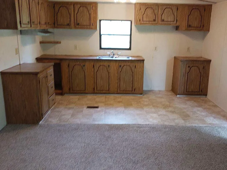 643 Oak Grove Rd — Photo 3