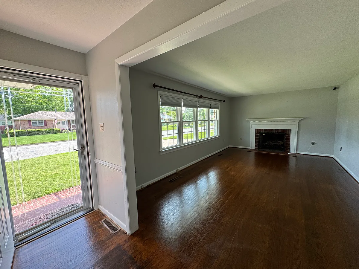 Building Photo - 117 Southerland Dr