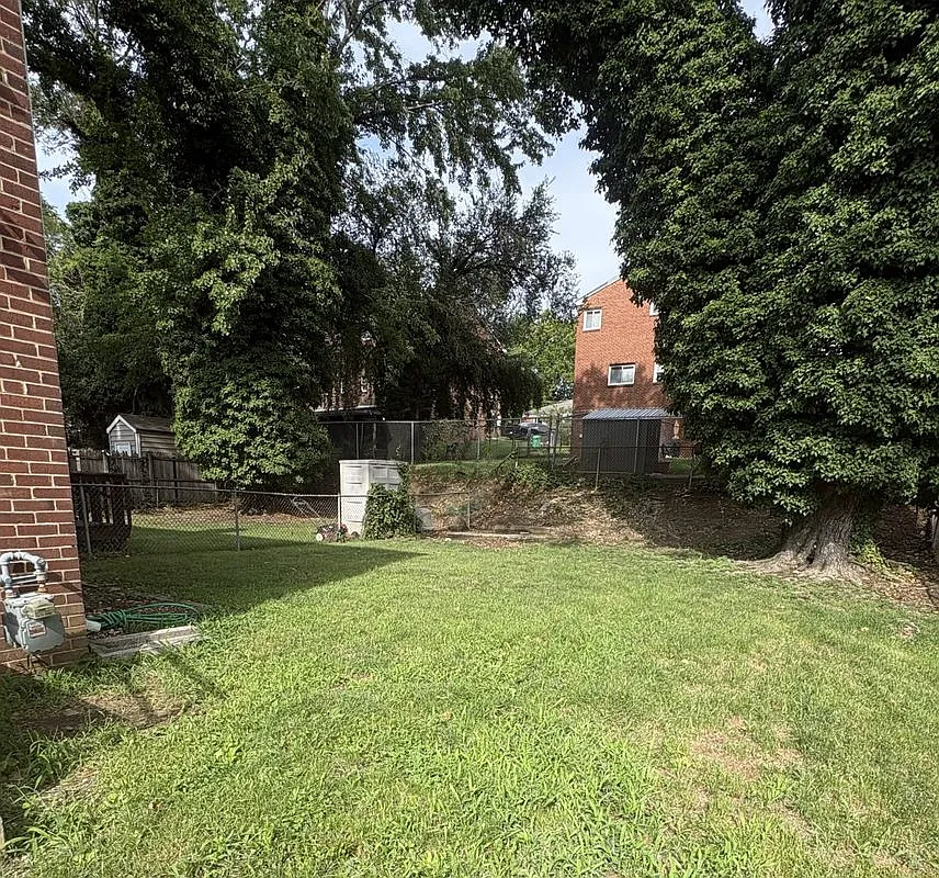 3 bed, 3.0 bath, 1156 sqft, $2,400 — Photo 3