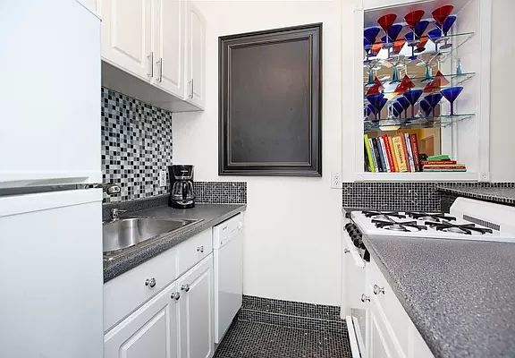5th image of 152 E 35th St APT 3-E