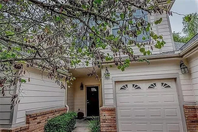 3 bed, 2.5 bath, 1749 sqft, $2,200 — Photo 2