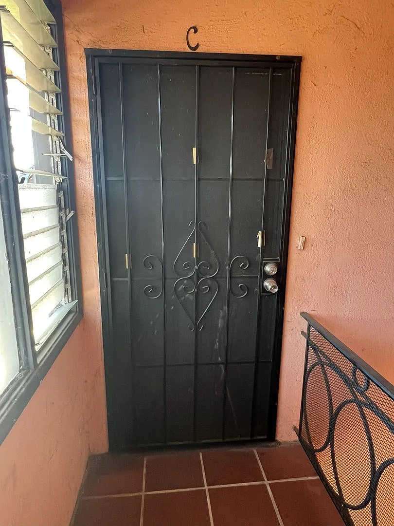 J2147 — Photo 3