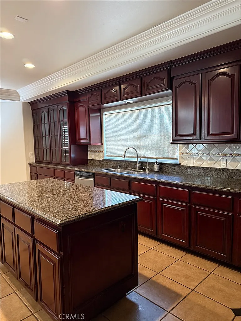 5 bed, 4.5 bath, 3316 sqft, $5,888 — Photo 4