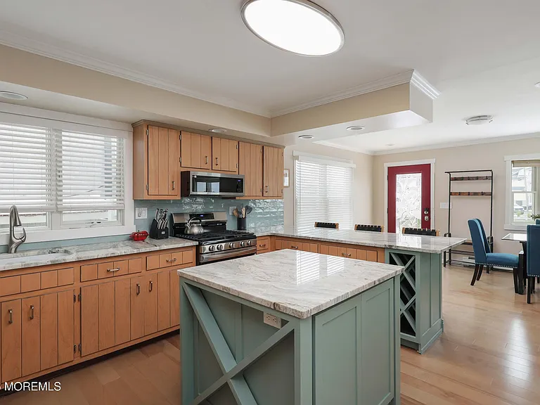 447 Tunney Ave — Photo 11