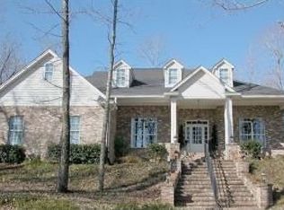 2555 W Lakeshore Dr, Starkville, MS 39759