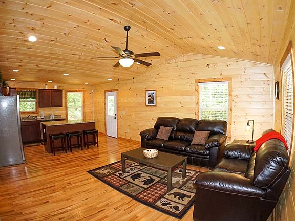 4th image of 1621 Mountain Laurel Rd