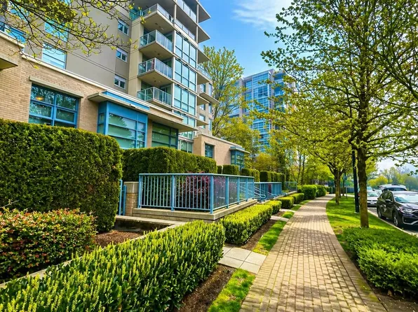 9266 University Cres #601, Burnaby, BC V5A 4Z1