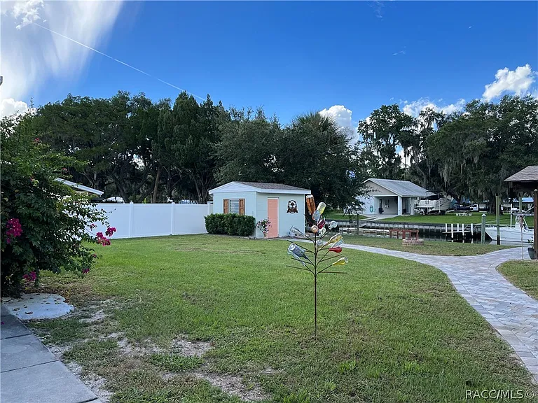 1920 NW 18th St — Photo 5