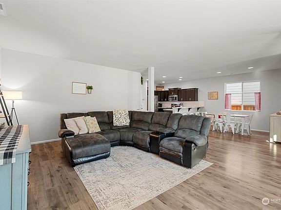 3rd image of 213 Thyme Ave