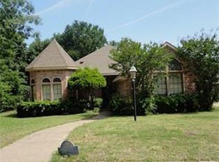 1105 Crestwood Ct, Desoto, TX