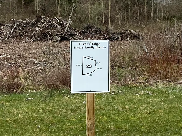 3380 Rivers Edge Dr, Saint Joseph, MI 49085