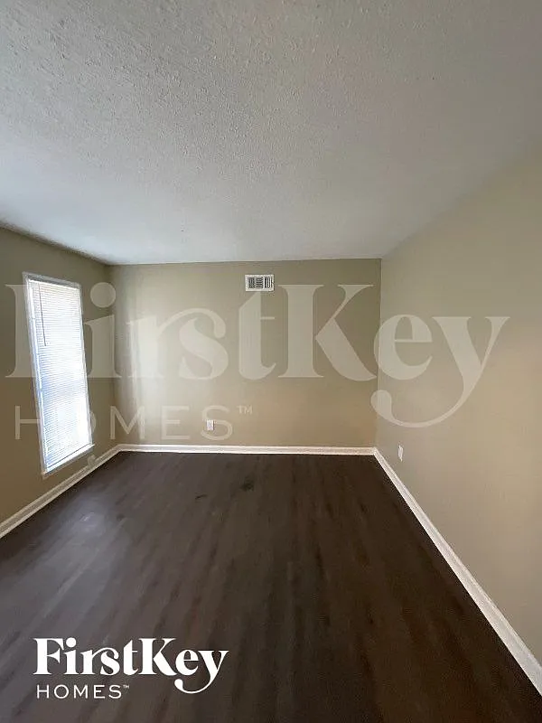 4 bed, 2.5 bath, 2044 sqft, $1,940 — Photo 4