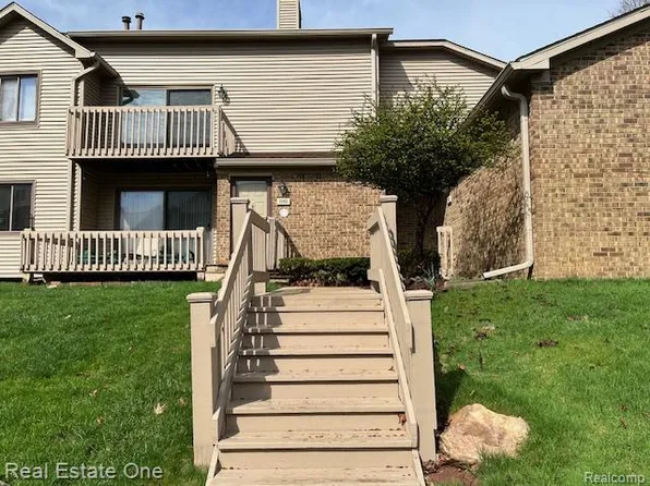 7147 Elmhurst, West Bloomfield, MI 48322