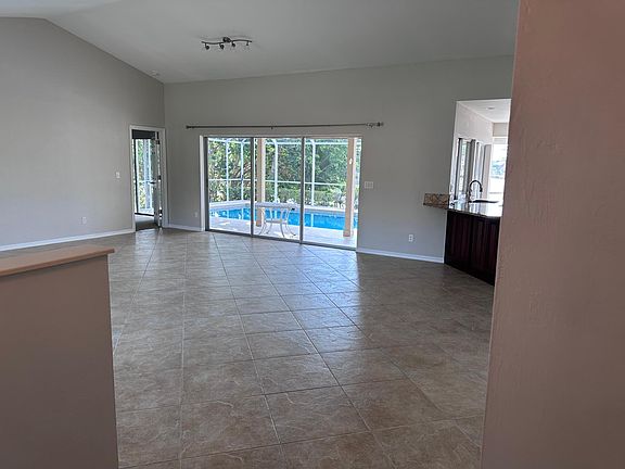 4th image of 685 Hernando Dr