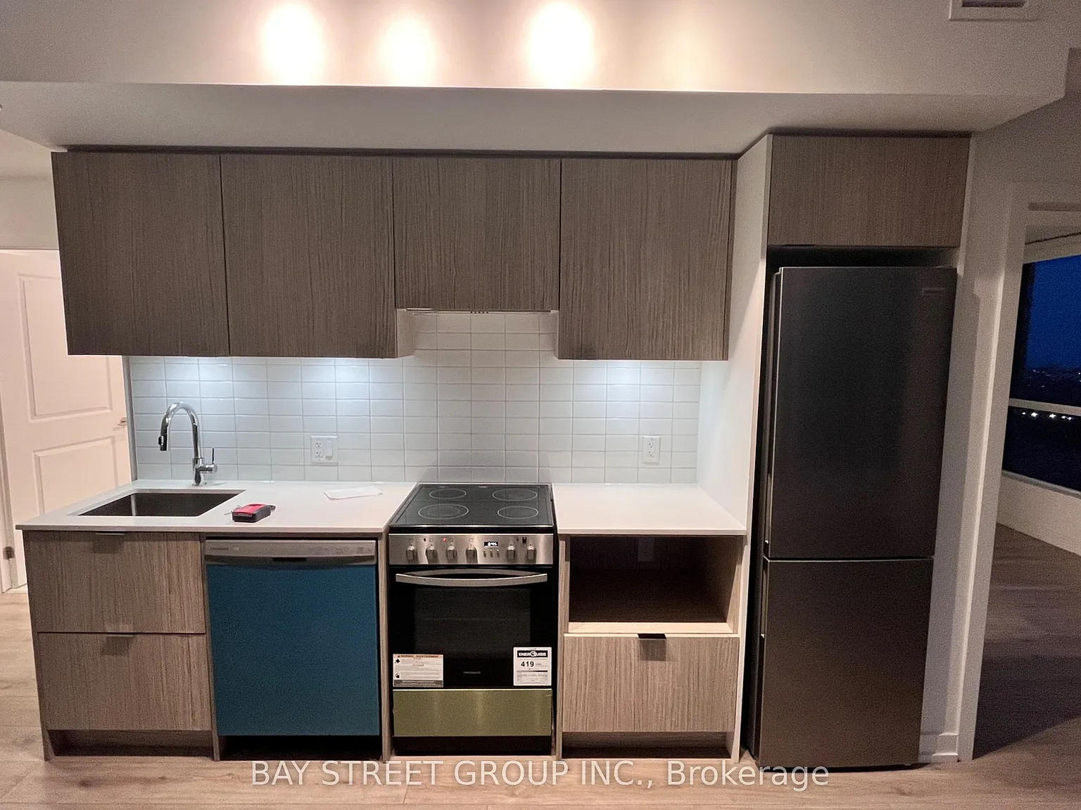 2 bed, $3,200 — Photo 2