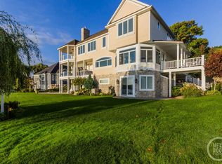 623 Waterstone Dr, Norton Shores, MI 49441